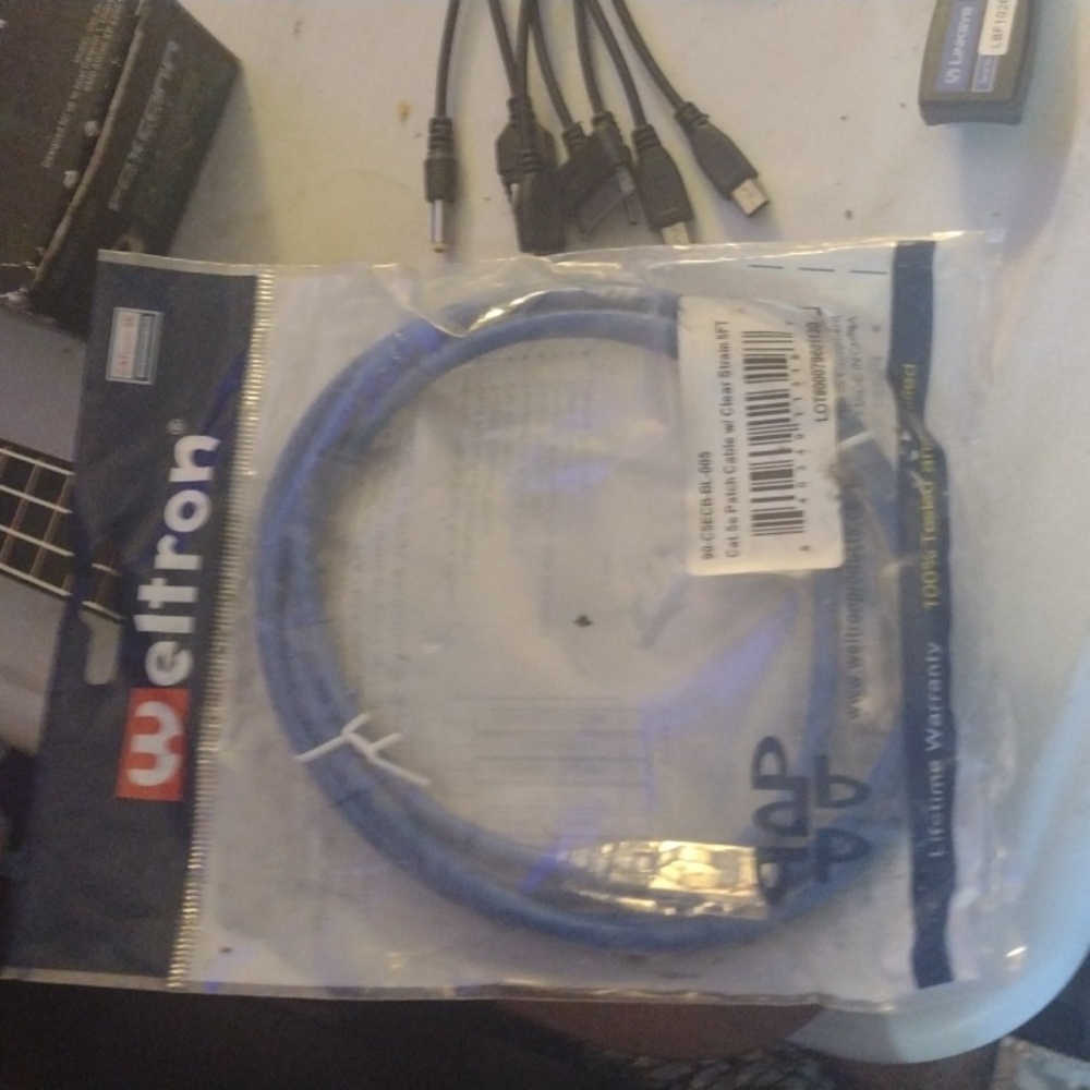 Electronics and Accessories Bundle - Picture 5 of 6